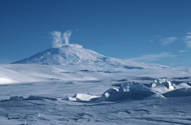 Вулкан Эребус в Антарктиде