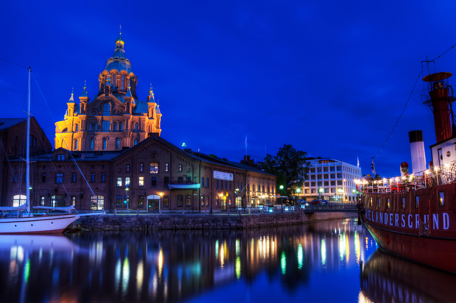 Helsinki. Финляндия вокруг света. Обои Хельсинки ночью. Зимний Хельсинки фото вечер ночь. Супер красивые фото Хельсинки.