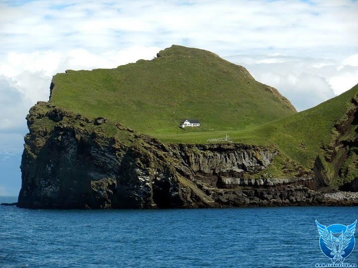 одинокий дом на острове