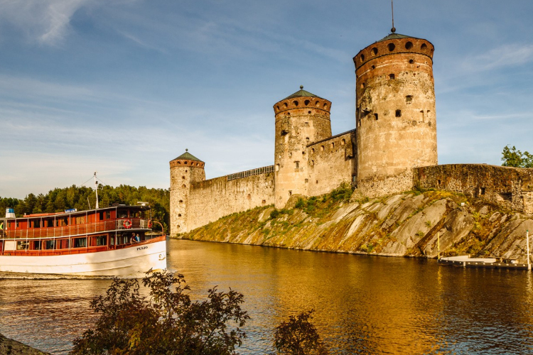 Почти 40% города Савонлинна составляют реки и озера Сайменского бассейна. Фото: visitfinland.com