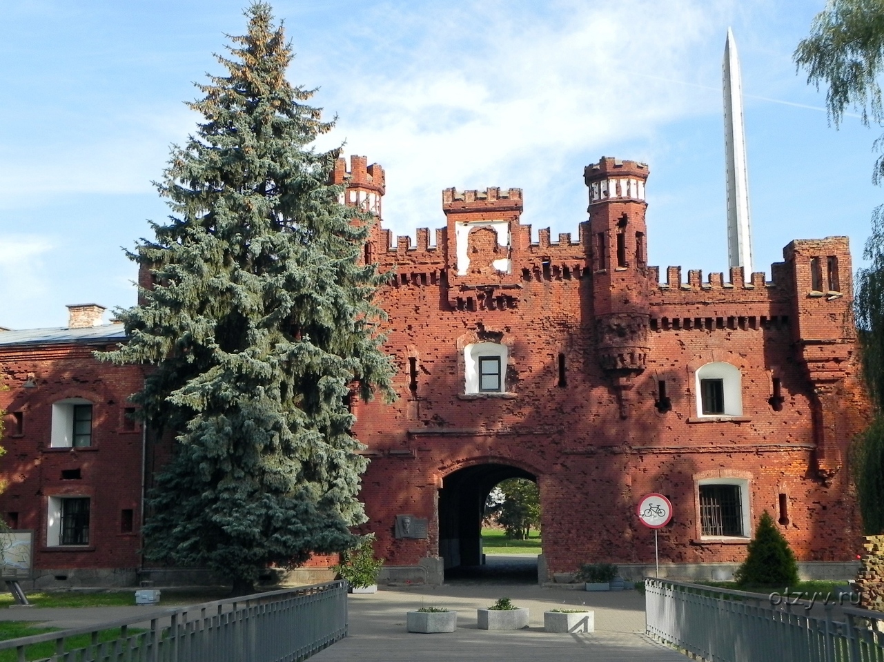 Город брест страна. Брест Беларусь. Брест город в Белоруссии. Брест Беларусь достопримечательности. Брестская крепость достопримечательности.