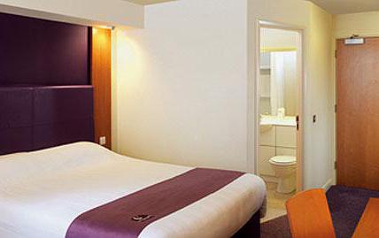 low cost room перевод