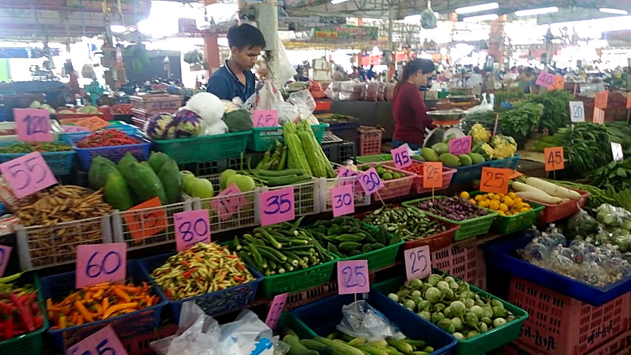 Ночной рынок тепразит. Рынок РАТАНАКОРН В Паттайе. Тепразит рынок в Паттайе. Паттайя овощной рынок. Продуктовый рынок Паттайя.