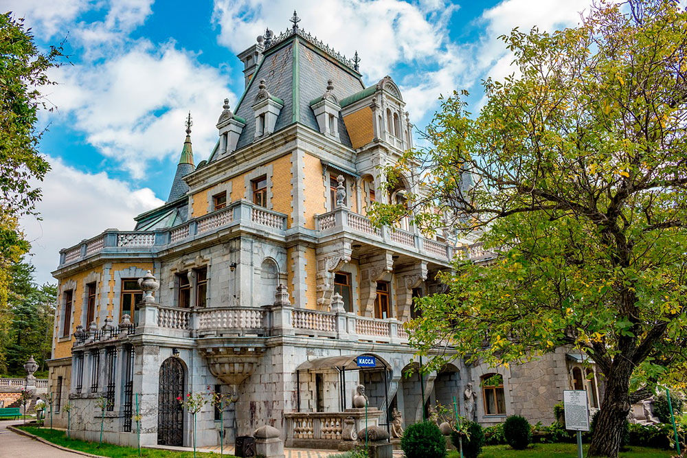 По версии портала tvil.ru, Массандровский дворец — лидер среди любимых туристами мест для фотосессий. Источник: photochur / pixabay.com