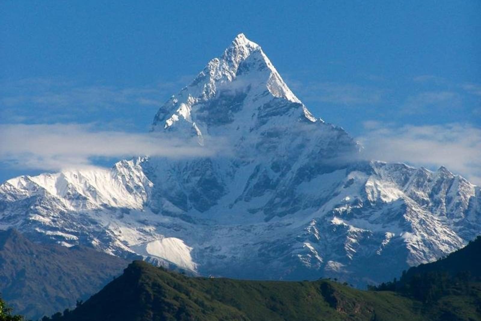 Более высокая гора. Гималаи Аннапурна. Гора Аннапурна Эверест. Самая высокая вершина горы Гималаи. Горная вершина Эрцог.