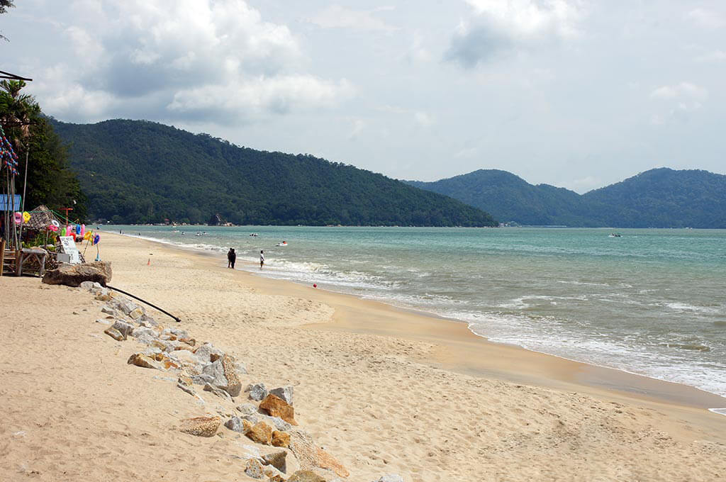 Пляж Танджунг Бунгах