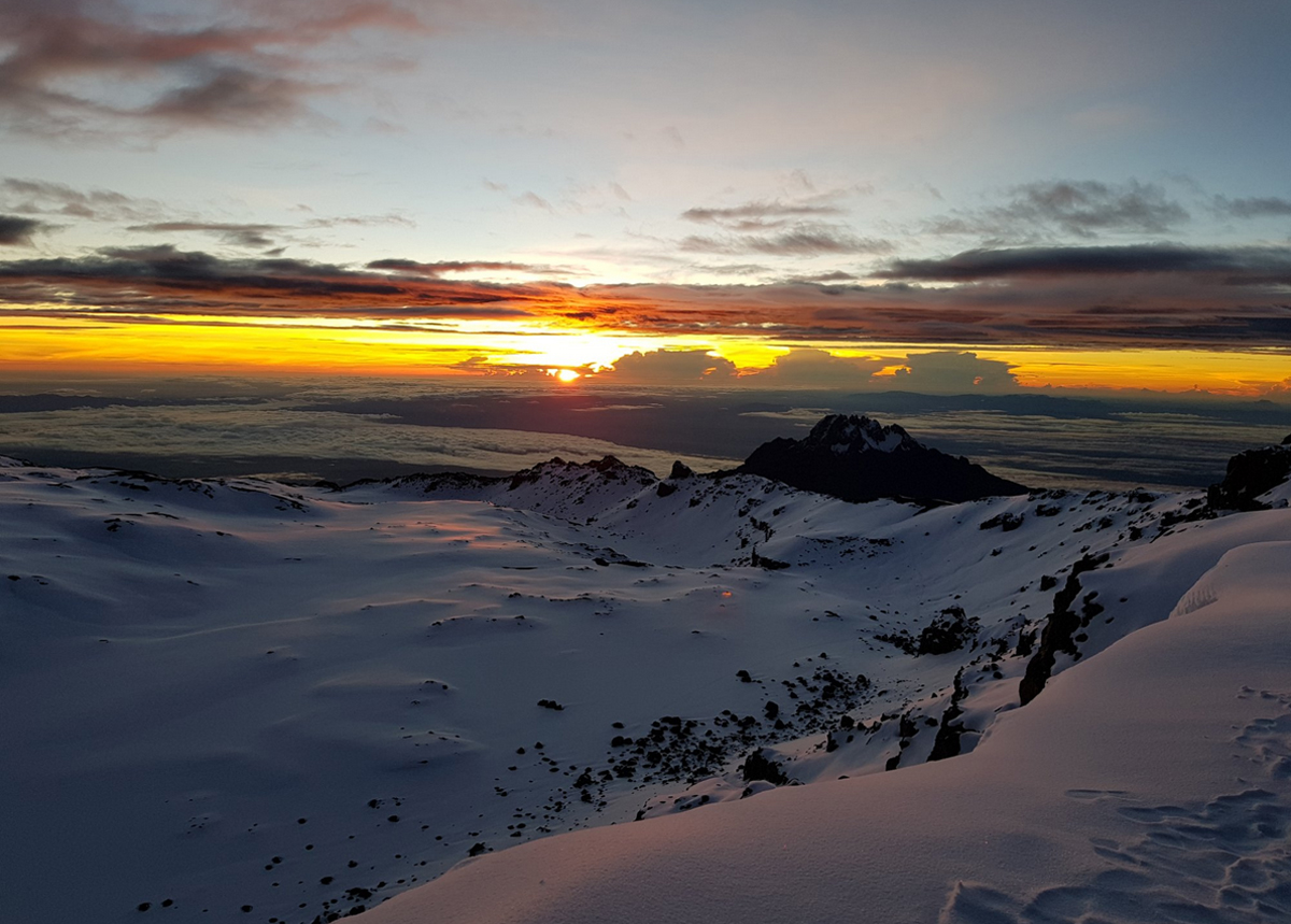 Восход солнца с Килиманджаро