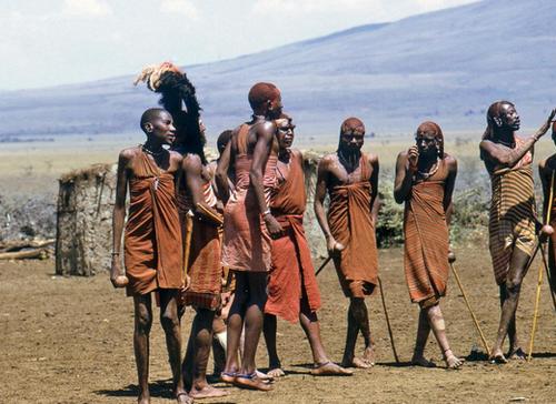 Дикие-племена-Африки-их-обычаи-Масаи-1