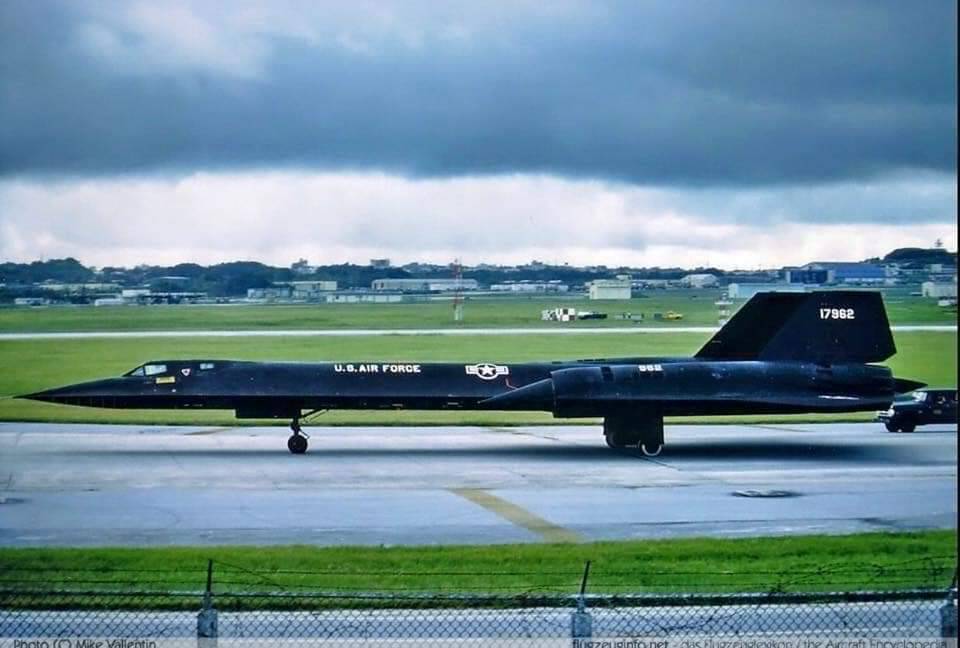 Самые быстрые сама. Lockheed SR-71. Lockheed SR-71 Blackbird. Разведчик «Локхид» SR-71a. SR-71.