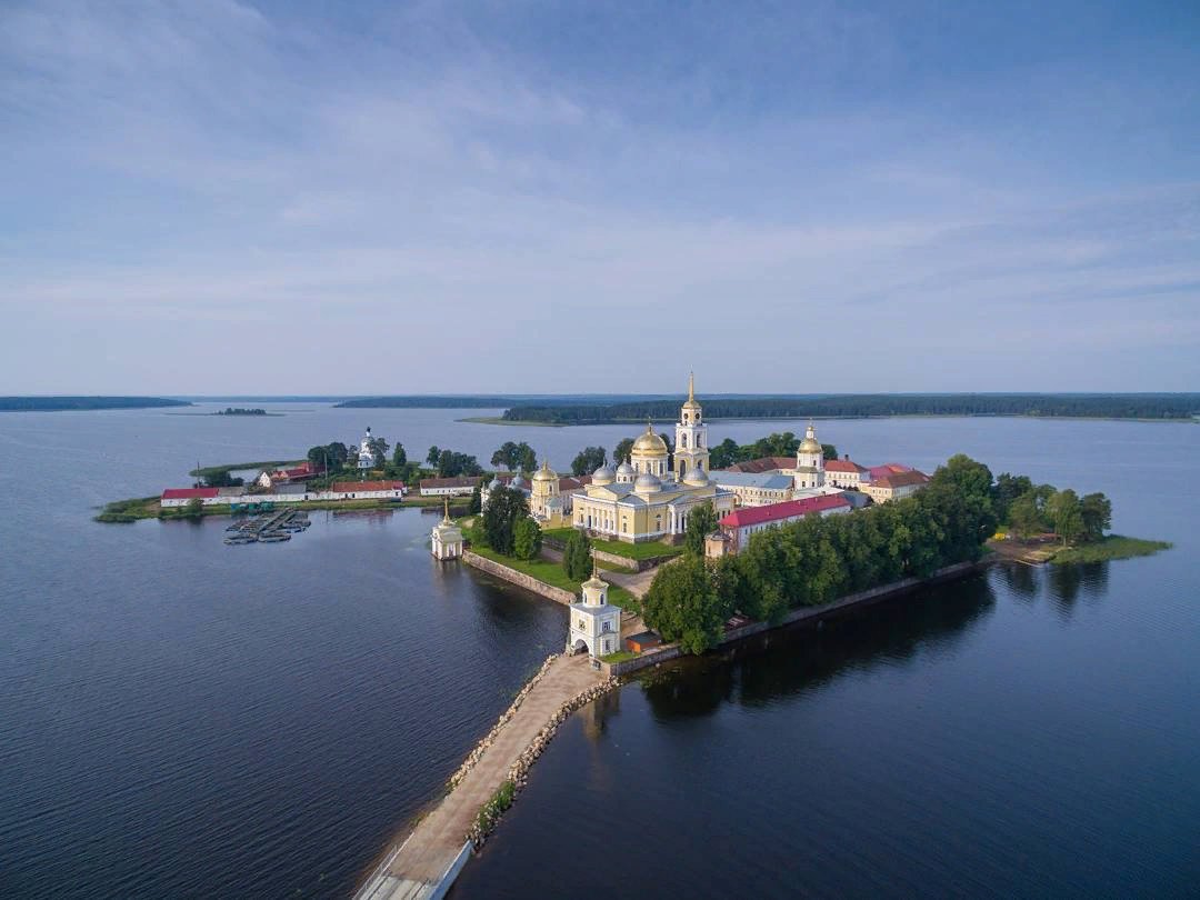 Нило Столобенская пустынь на озере Селигер