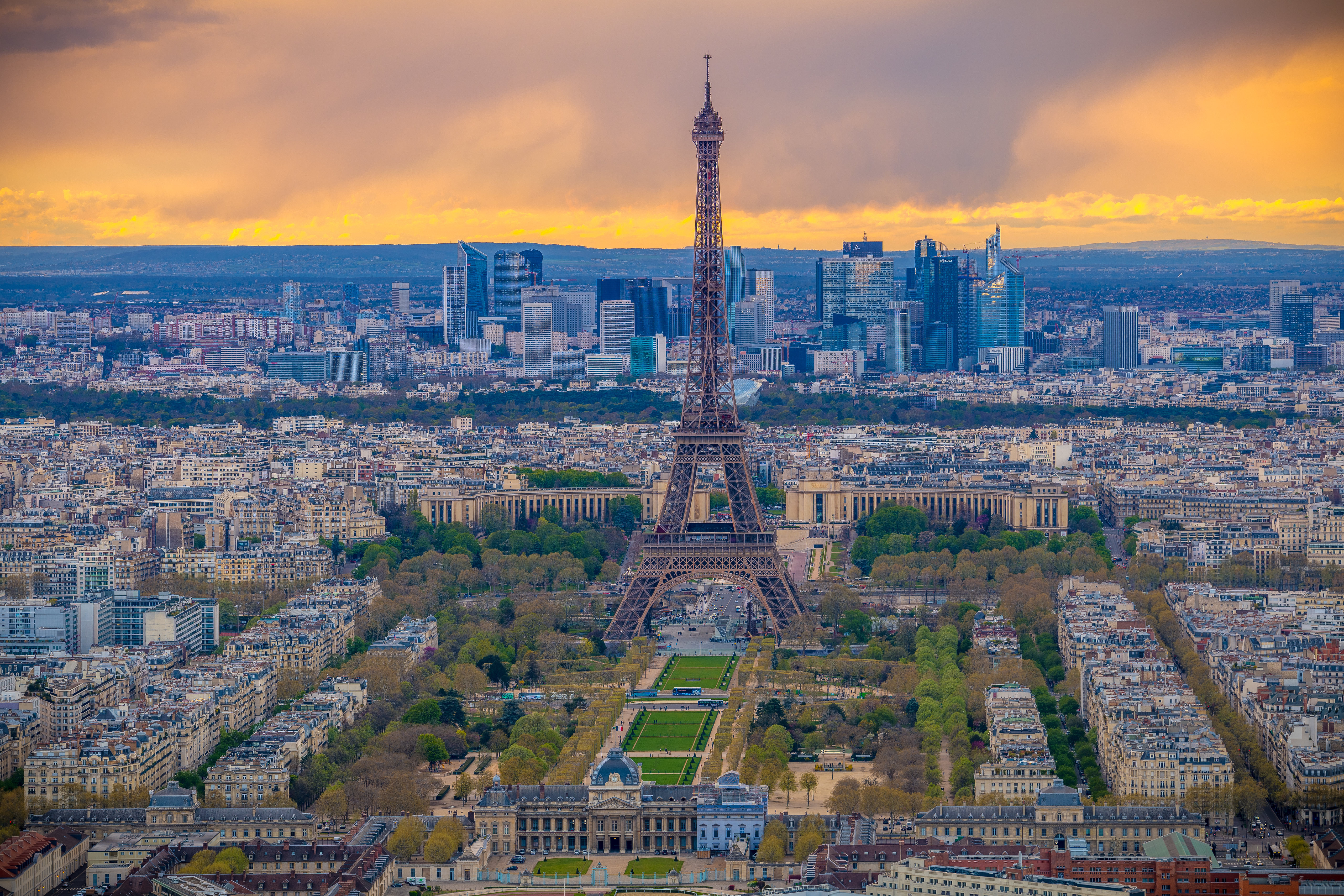 Вид на париж с эйфелевой башни. Эйфелева башня в Париже. Эйфелева башня в Париже высота. Эйфелева башня в Париже сверху. Париж Эйфелева башня вид сверху.