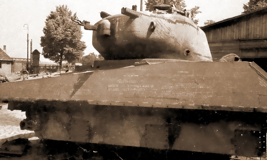​Разобранный на запчасти M4A2 со следами попадания в башню - Американские танки в немецкой столице 