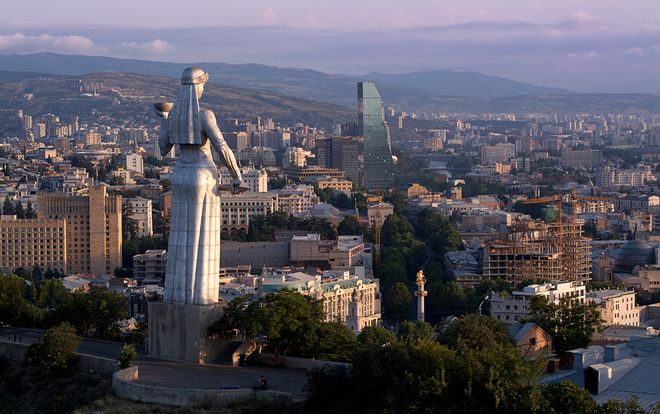 Вид на Тбилиси со стороны памятника Мать Картли