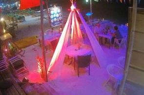 Пляж отеля Tango Beach Resort в режиме реального времени Пляж отеля Tango Beach Resort в режиме реального времени