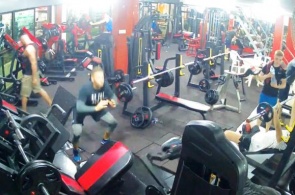 Добро пожаловать в тренажерный зал Ultra Bodies. Добро пожаловать в тренажерный зал Ultra Bodies.
