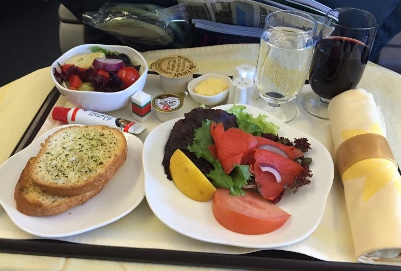 Тонкости питания в самолетах, а также что такое касалетка