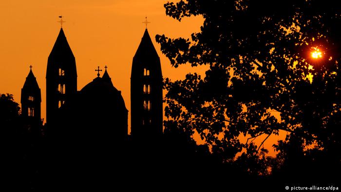 Силуэт Шпайерского собора во время захода солнца