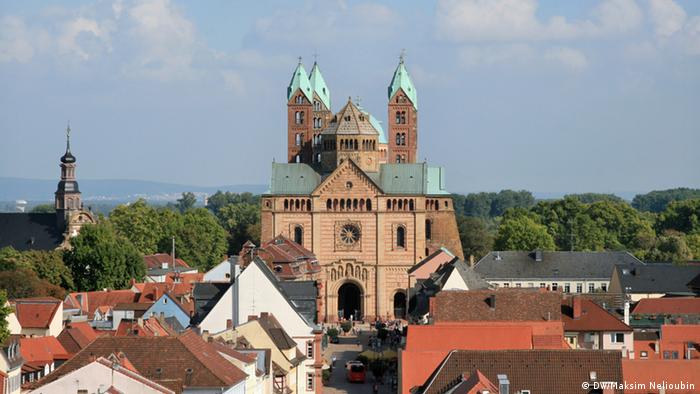 Вид на Шпайерский собор с западной стороны со смотровой площадки городских ворот Альтпёртель