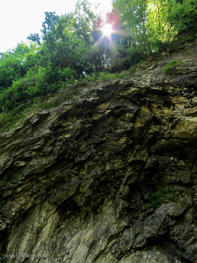 Скалы возле водопада Махунцети