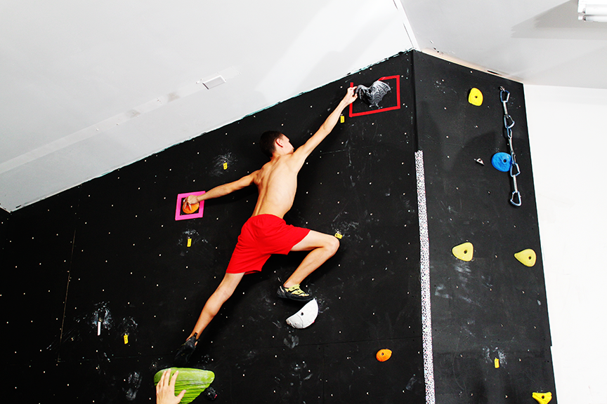 Teen_climbing
