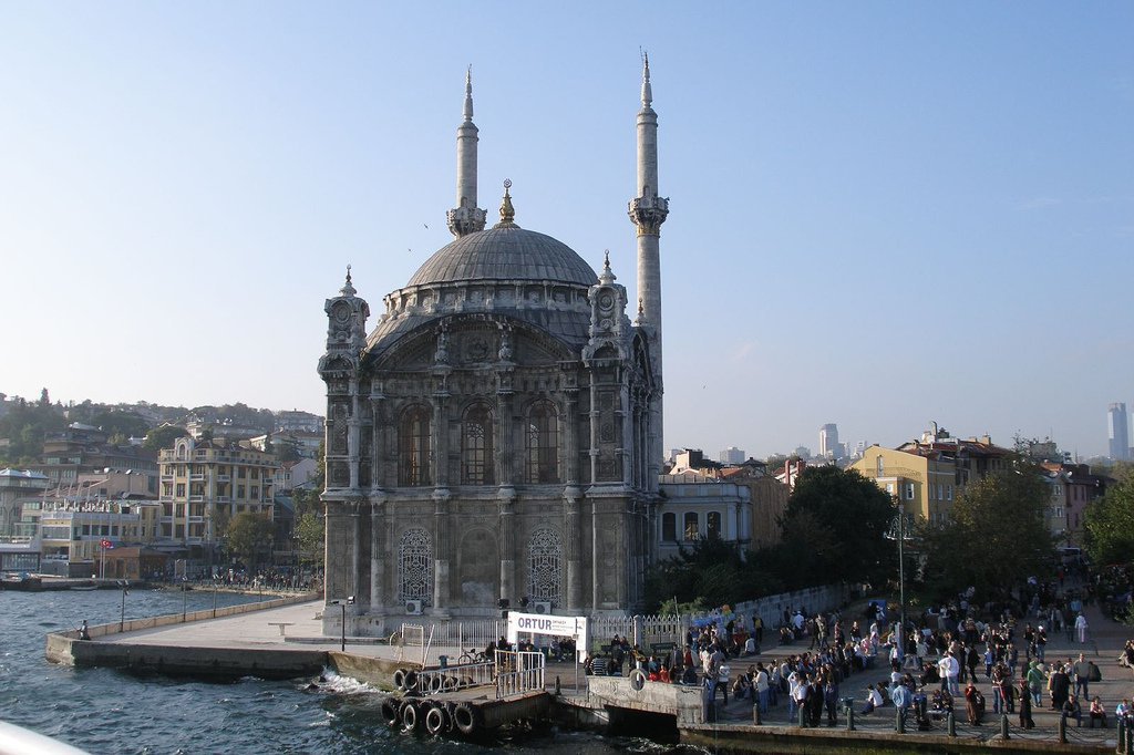 Стамбул русскоговорящий. Стамбул архитектура. Стамбул Турция достопримечательности. Стамбул Ортакей. Истанбул достопримечательности.